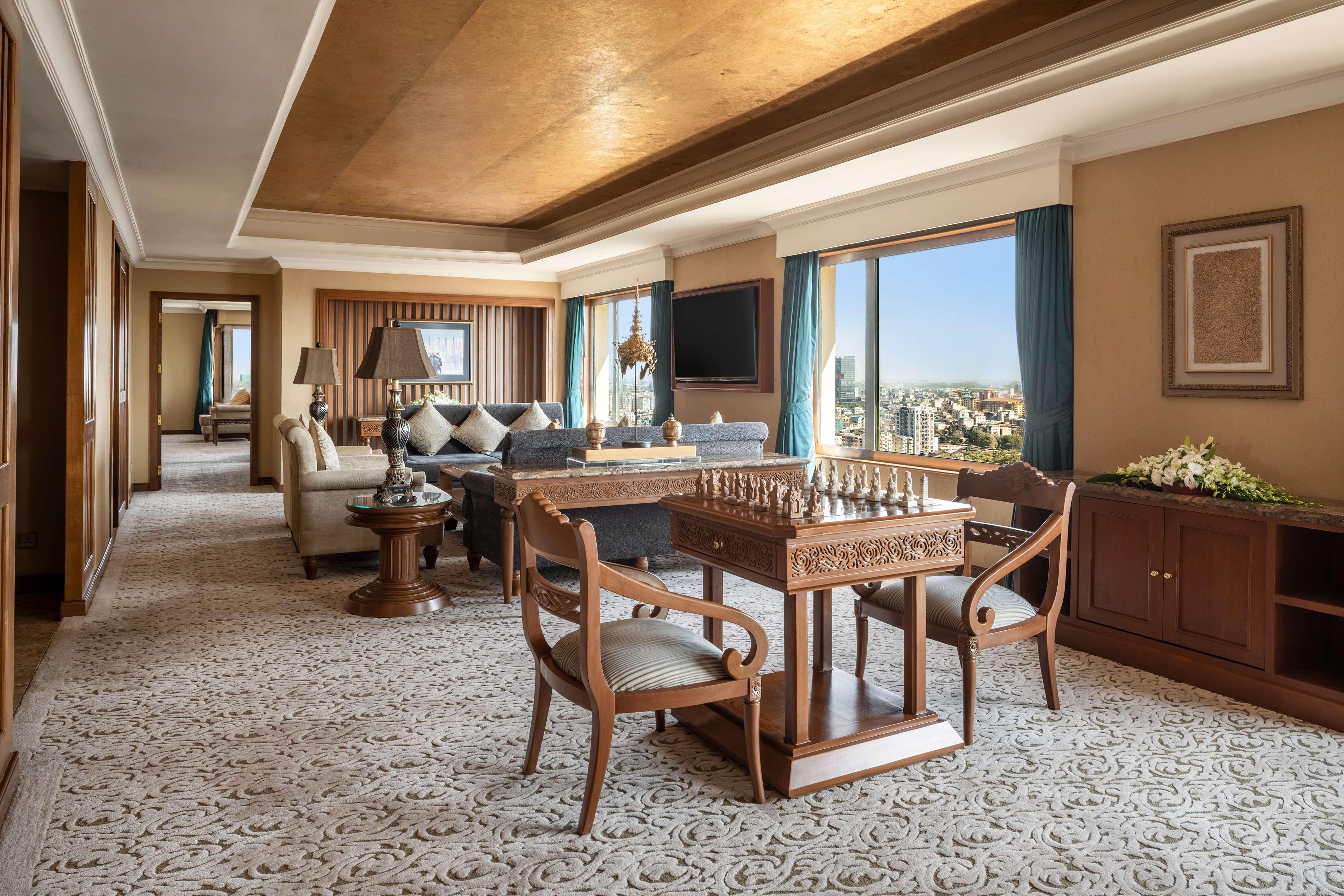 Hotel Sule Shangri-la,