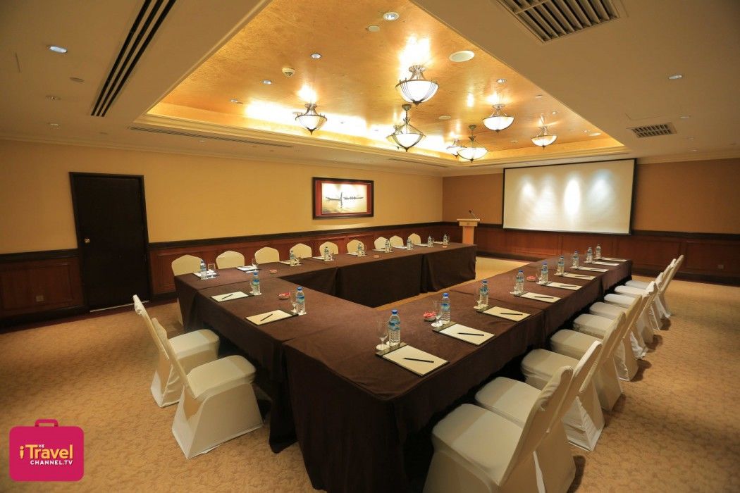 Sule Shangri-la, Hotel