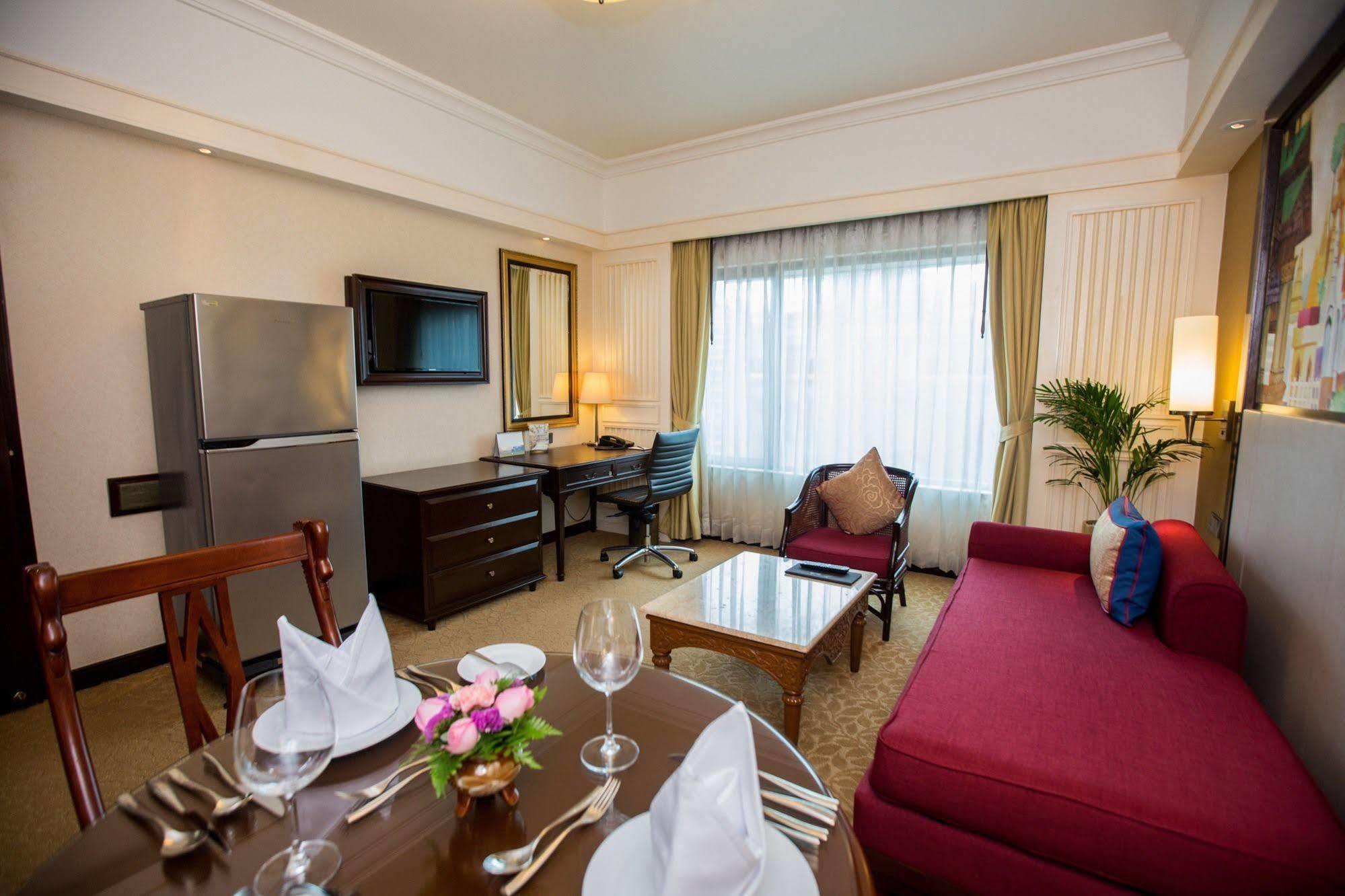 Sule Shangri-la, Yangon